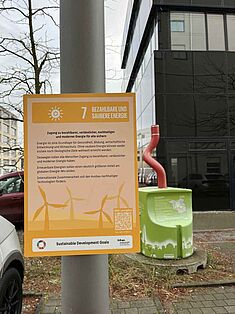 Tafel zu SDG 7 vor Gebäude H © HTW Berlin