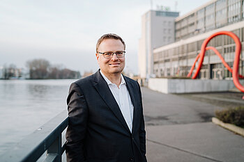 Prof. Dr. Jan Wirsam an der Spree
