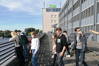 Oja-Teilnehmer*innen auf dem Campus der HTW Berlin © HTW Berlin/Handwerkskammer Berlin